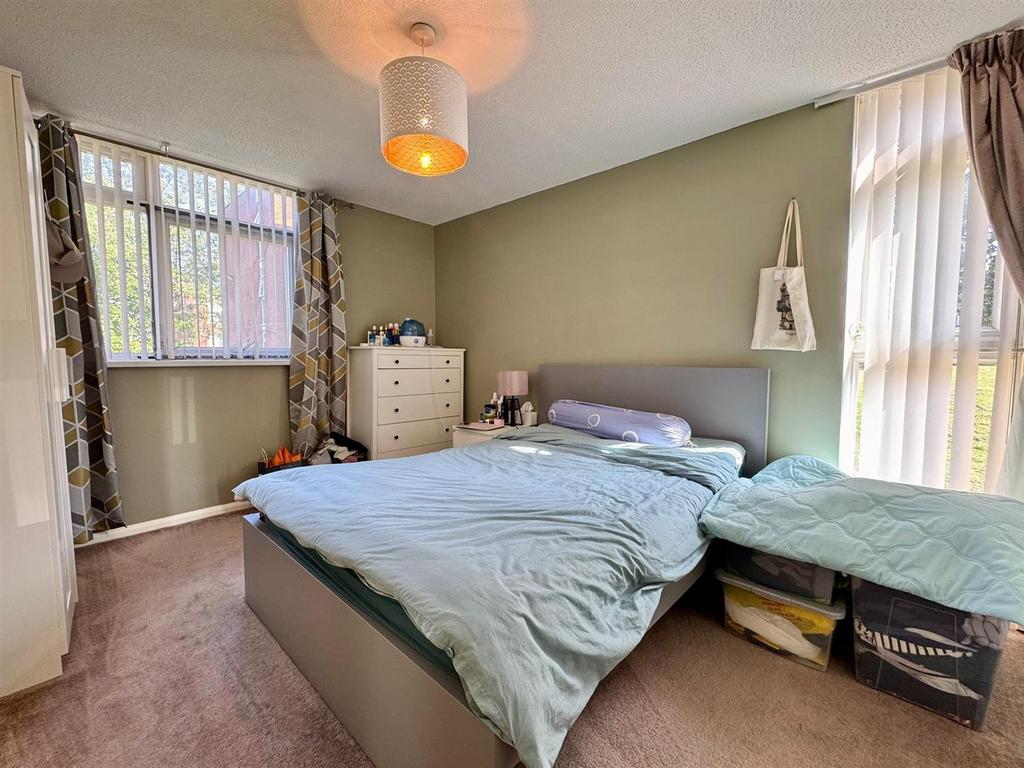 Bed 1.jpg