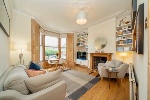 2 bedroom flat for sale, Ferme Park Road, London N4