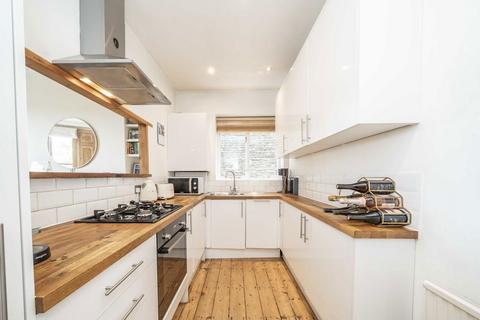 2 bedroom flat for sale, Ferme Park Road, London N4