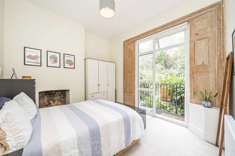 2 bedroom flat for sale, Ferme Park Road, London N4