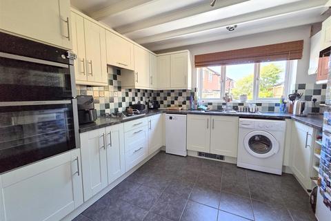 4 bedroom detached house for sale, Fowler Place, Stourport-On-Severn