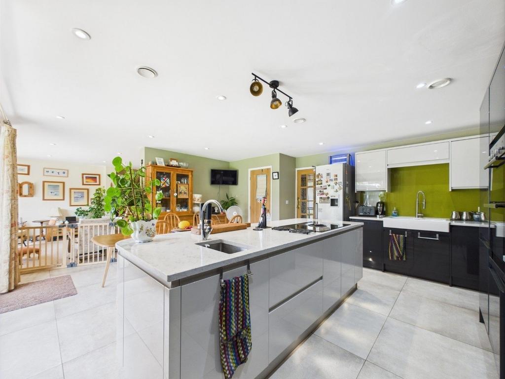 Kitchen/Breakfast Area