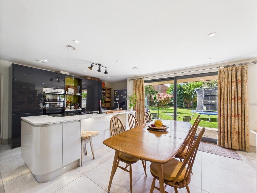5 Bedroom Detached House - For Sale
