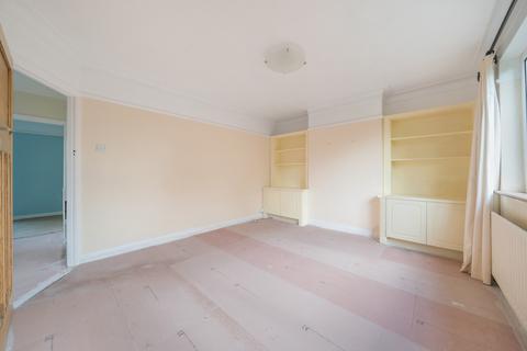 9a Valley Close, Pinner, HA5 3UR