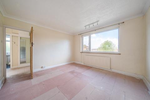 9a Valley Close, Pinner, HA5 3UR