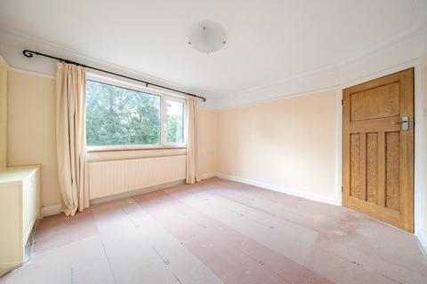 9a Valley Close, Pinner, HA5 3UR