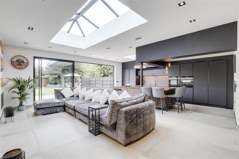 4 bedroom detached house for sale, Dovedale Avenue, Long Eaton NG10