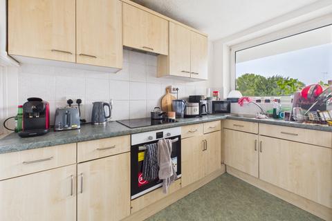 2 bedroom flat for sale, Pentlands Court, Cambridge, Cambridgeshire