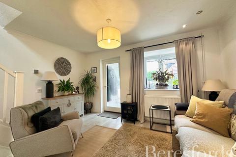 13 Henderson Close, Hornchurch, RM11 1FG
