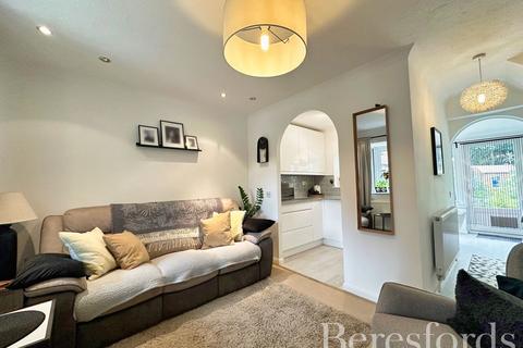 13 Henderson Close, Hornchurch, RM11 1FG