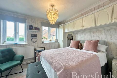 13 Henderson Close, Hornchurch, RM11 1FG