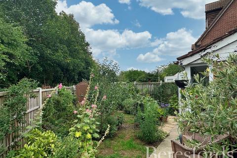 13 Henderson Close, Hornchurch, RM11 1FG