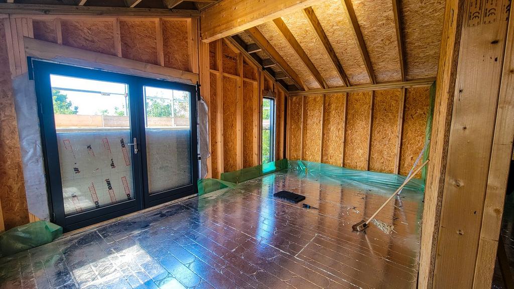 Main ensuite bedroom