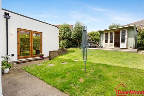 5 bedroom detached house for sale, 28, Pinehurst Avenue, Saddlestone, Douglas