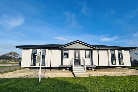 2 bedroom park home for sale, Tingdene Regency Leedons Park, Broadway WR12