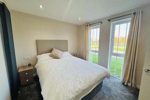 2 bedroom park home for sale, Tingdene Regency Leedons Park, Broadway WR12