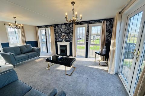 2 bedroom park home for sale, Tingdene Regency Leedons Park, Broadway WR12