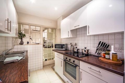 2 bedroom flat to rent, Fulham Road, London SW3