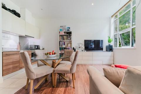 1 bedroom flat for sale, Bromyard House, W3