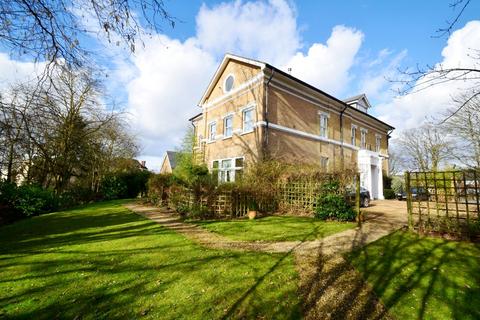 2 bedroom penthouse to rent, Beulah Hill, Crystal Palace SE19