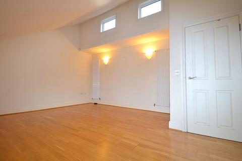 2 bedroom penthouse to rent, Beulah Hill, Crystal Palace SE19