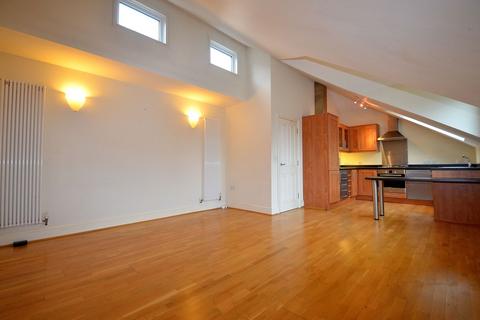 2 bedroom penthouse to rent, Beulah Hill, Crystal Palace SE19