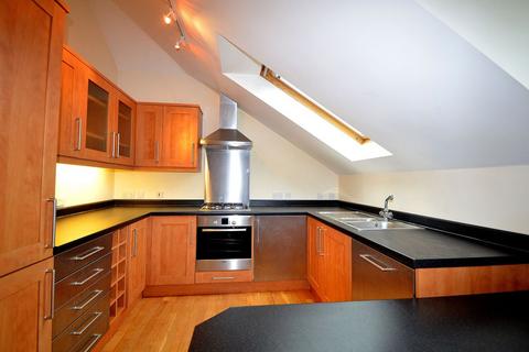 2 bedroom penthouse to rent, Beulah Hill, Crystal Palace SE19