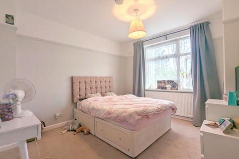 10 Gould Road, Feltham, TW14 8AB
