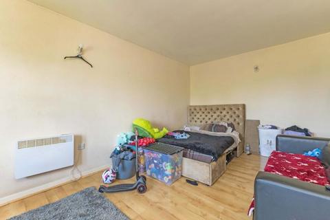 2 bedroom apartment for sale, Sovereign Heights, Slough, Berkshire, SL3 8PY