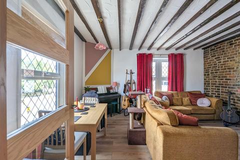 2 bedroom maisonette for sale