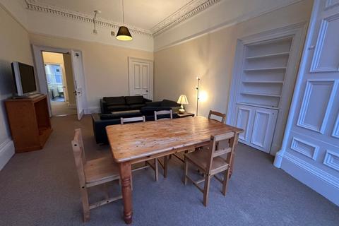 4 bedroom flat to rent, (1f1) WARRENDER PARK ROAD, EDINBURGH, EH9
