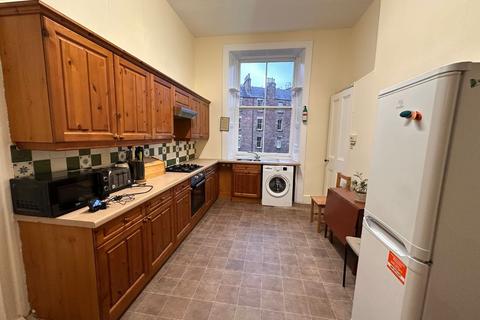 4 bedroom flat to rent, (1f1) WARRENDER PARK ROAD, EDINBURGH, EH9