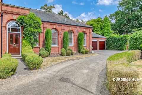 2 bedroom end of terrace house for sale, Chapel Mews, Woodford Green, IG8
