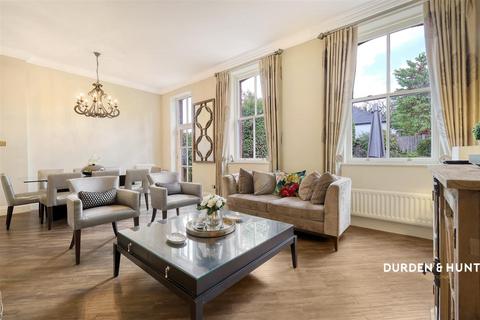 2 bedroom end of terrace house for sale, Chapel Mews, Woodford Green, IG8