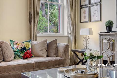 2 bedroom end of terrace house for sale, Chapel Mews, Woodford Green, IG8