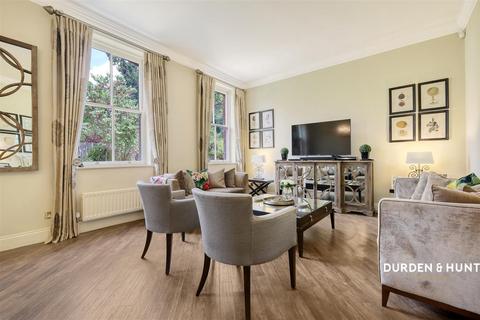 2 bedroom end of terrace house for sale, Chapel Mews, Woodford Green, IG8