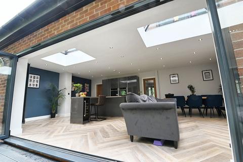 26 Blakefield Drive, Worsley, Manchester, M28 7DW