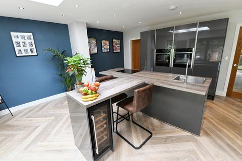 26 Blakefield Drive, Worsley, Manchester, M28 7DW