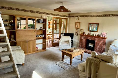 3 bedroom semi-detached house for sale, Ash Drive, Syston, Leicester, LE7 2PQ