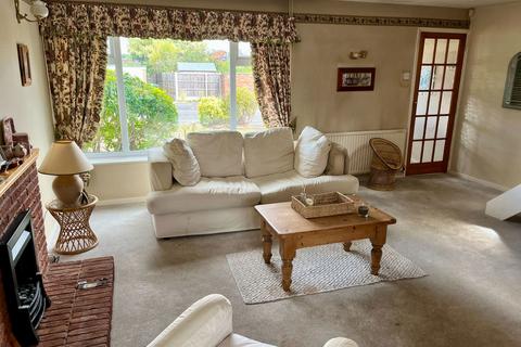 3 bedroom semi-detached house for sale, Ash Drive, Syston, Leicester, LE7 2PQ