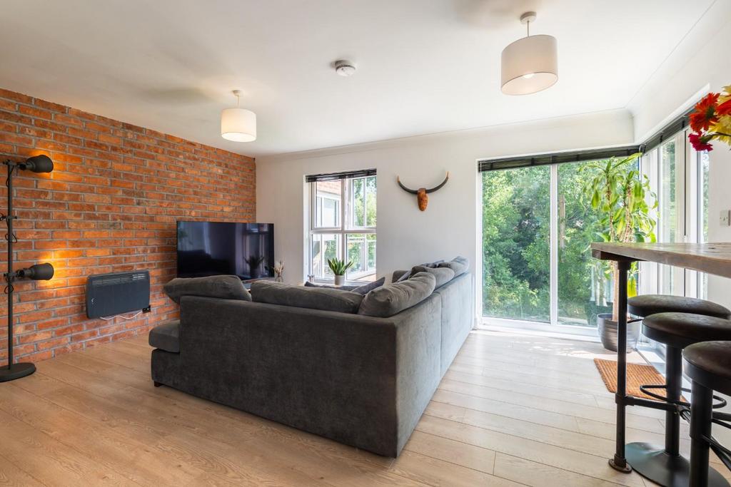Lounge-1.jpg