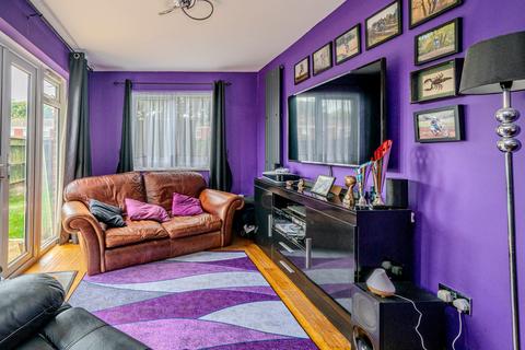 3 bedroom semi-detached house for sale, St. Andrews Close, Slip End, LU1