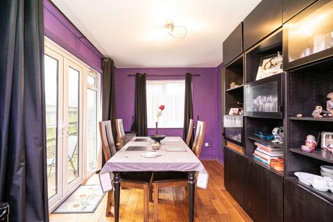 undefined, St. Andrews Close, Slip End, LU1
