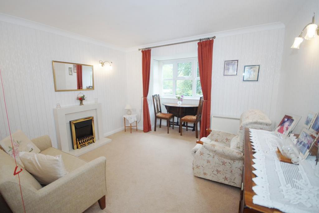 Lounge/Dining Rm