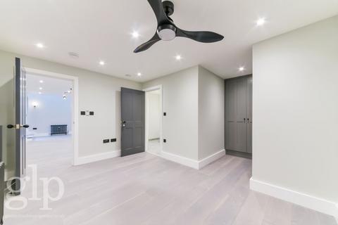 1 bedroom flat to rent, Beak Street, London, Greater London, Soho, W1F