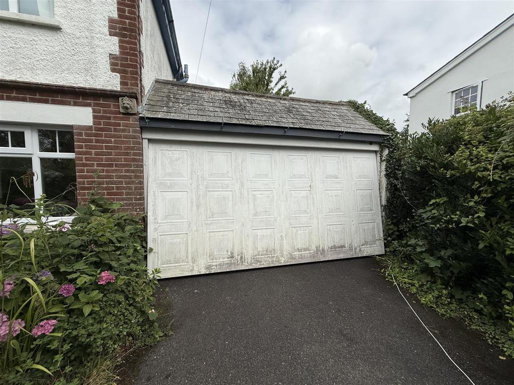 Garage (2).JPG