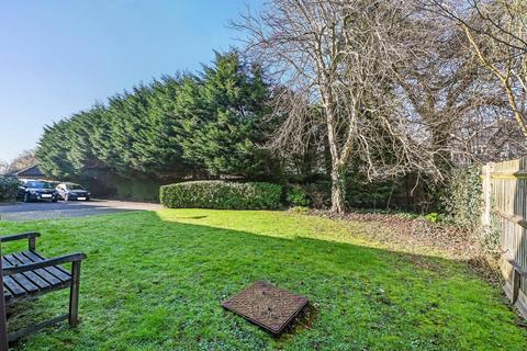 25 Bridge Meadows, Liss, GU33 7JY