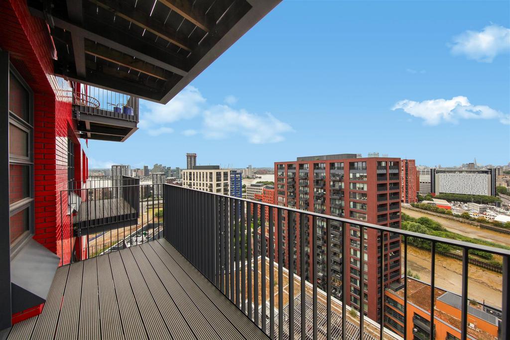 Flat 1906, Defoe House - YTBNofow NMQc4 EPT2 SJ8.jpg