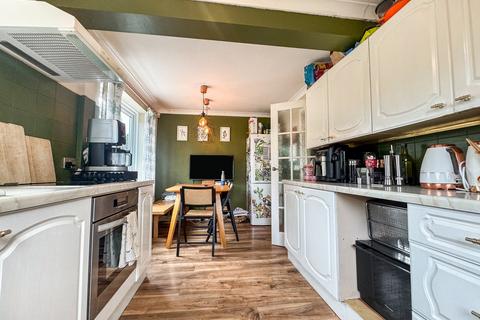 2 bedroom semi-detached house for sale, Fullbrook Crescent, Tilehurst, Reading, RG31