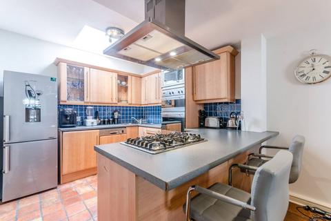 1 bedroom flat for sale, Breezers Court, Wapping, London, E1W